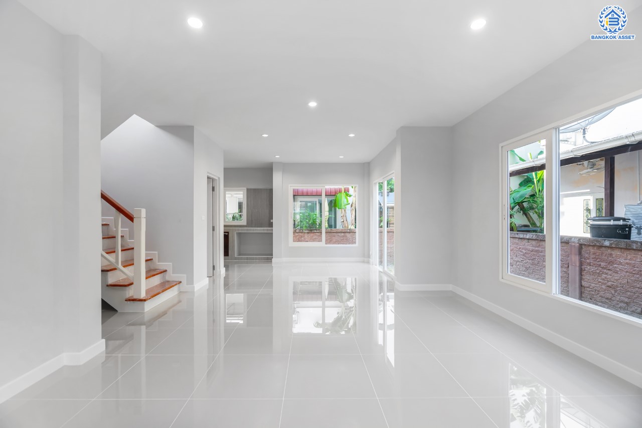 บ้านมือสองตกแต่งใหม่ คุณภาพแบรนด์ Q.House ม.คาซ่าวิลล์ ราชพฤกษ์-แจ้งวัฒนะ เนื้อที่ 50.6 ตร.ว. ฟังก์ชัน 3 ห้องนอน 2 ห้องน้ำ จอดรถได้ 2 คัน ทำเลศักยภาพ ติดถนนราชพฤกษ์ ใกล้ทางด่วนแจ้งวัฒนะ และเซ็นทรัลแจ้งวัฒนะ